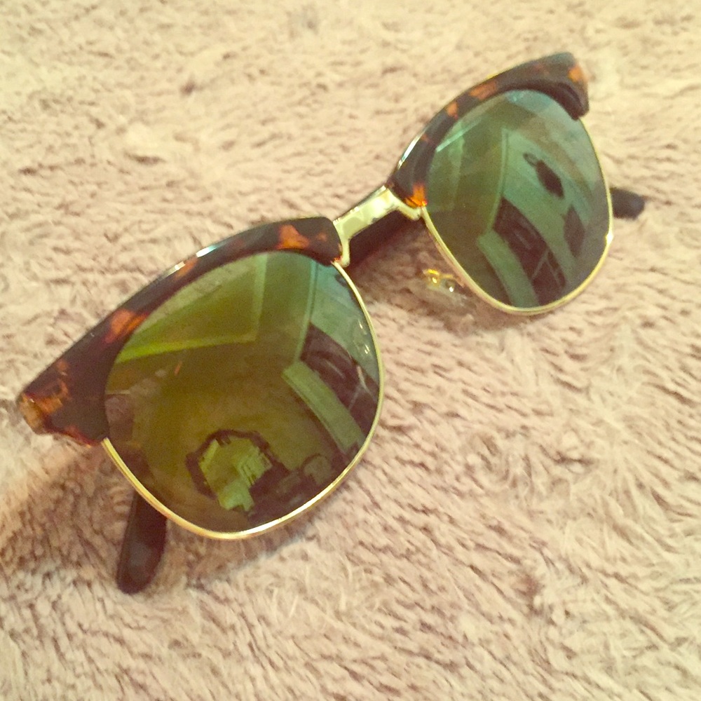 Tortoise Shell sunglasses 🕶